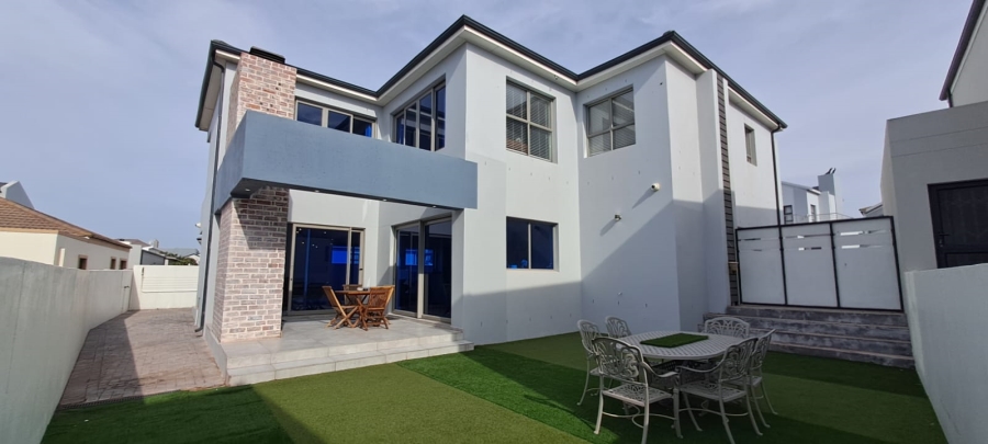 3 Bedroom Property for Sale in Calypso Beach Western Cape